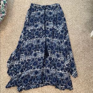 Patterned flowy skirt (shin length)